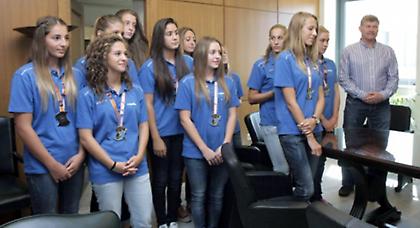 Υπουργικά συγχαρητήρια στα «χρυσά» κορίτσια