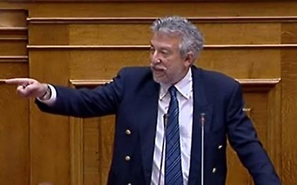 «Είστε άθλιοι νεοναζί που βρωμίζετε την αίθουσα του κοινοβουλίου»