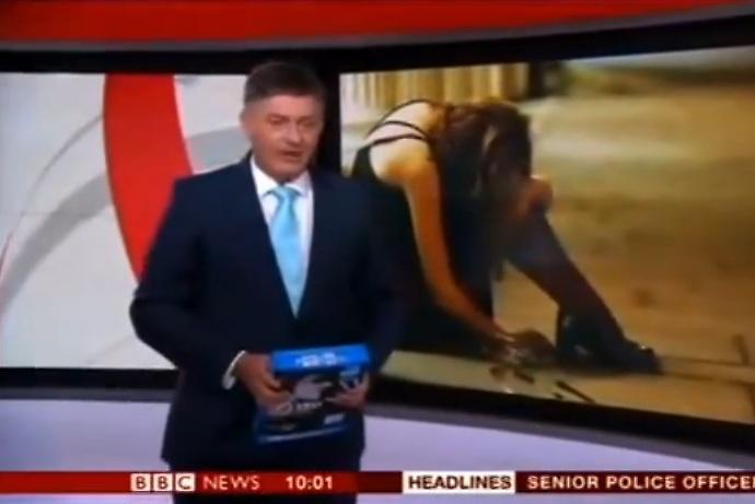 Δημοσιογράφος του BBC μπέρδεψε το iPad με μια στοίβα χαρτιά