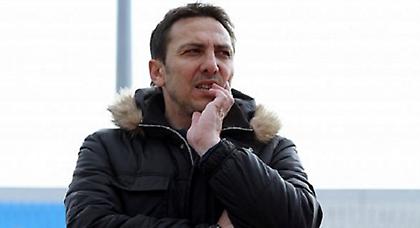 Επιμένει για Παπαδόπουλο