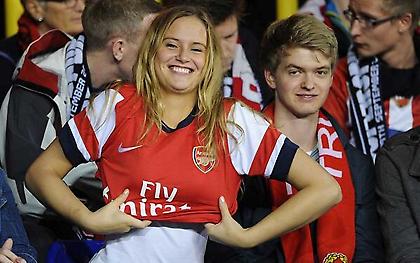 Αποθεώνουν την οπαδό από τη Νορβηγία οι φίλοι της Άρσεναλ