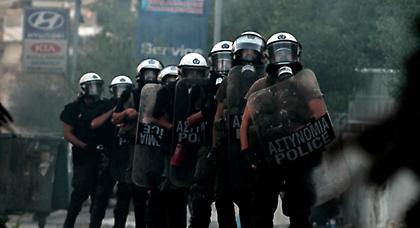 Χρυσαυγίτες και ΜΑΤ κατά αντιφασιστών