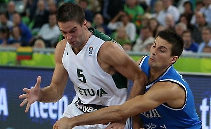 Οι κοντοί καρφώνουν (video)