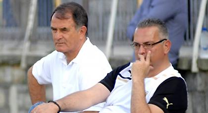 Ο Μπάγεβιτς δίπλα τους...