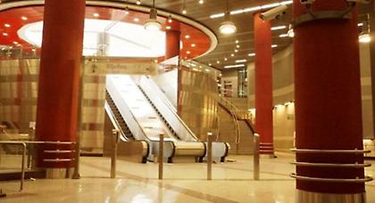 Απεγκλωβισμός ατόμου από συρμό του μετρό στο Περιστέρι