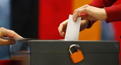 Άνοιξαν οι κάλπες στη Γερμανία