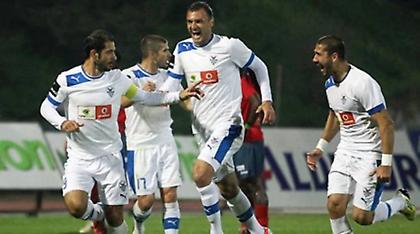 Άνετα αήττητη