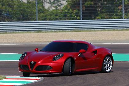 Απόλυτη η νέα Alfa 4C