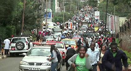 Συγκλονιστικό βίντεο μέσα από το Mall της Κένυας