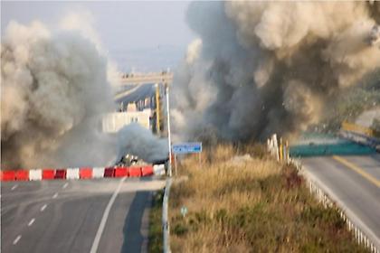 Κατεδαφίζεται η παλαιά γέφυρα στο Αιγίνιο