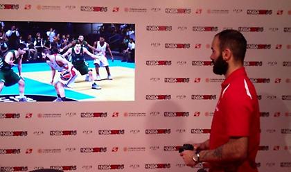 Ο Σπανούλης παίζει… με τον εαυτό του