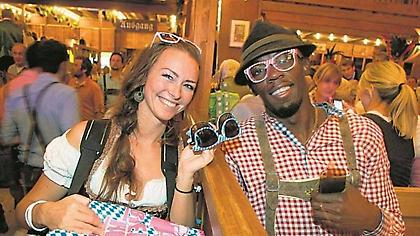 Τα’ σπασε ο Μπολτ στο Oktoberfest (video)