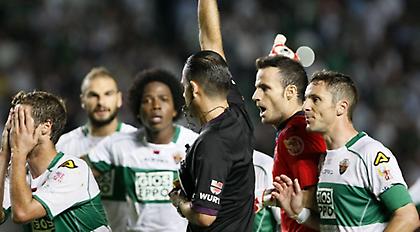 Έφυγε από την πίσω πόρτα!