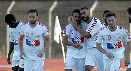 Με το δεξί ο  Πανηλειακός