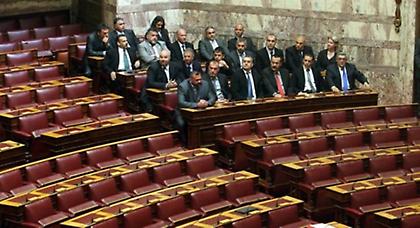 Έφοδος της Αντιτρομοκρατικής στα γραφεία της Χρυσής Αυγής στη Βουλή