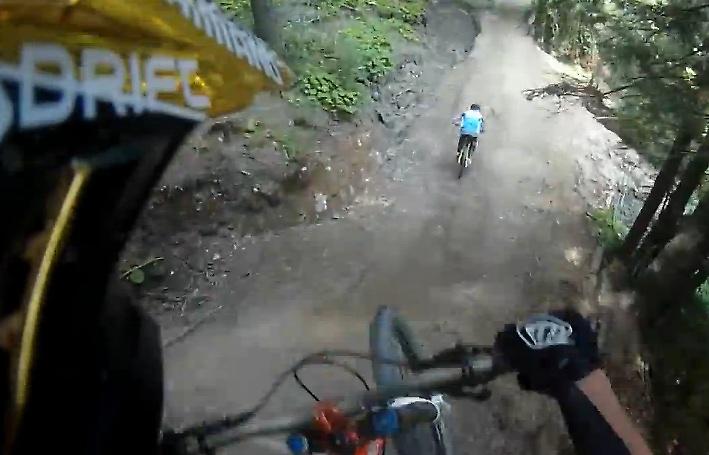 Τους πήρε στο λαιμό του ο πρωτοπόρος και έπεσαν στον γκρεμό