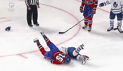 Τσακωμός στο χόκεϊ οδηγεί σε τραυματισμό