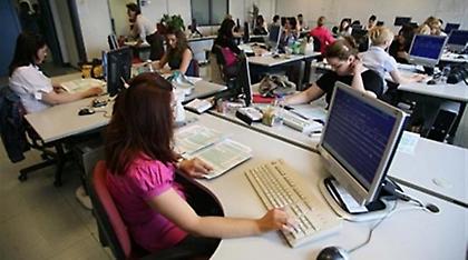 Κόβεται με νόμο η άδεια για χρήση ηλεκτρονικού υπολογιστή στο Δημόσιο