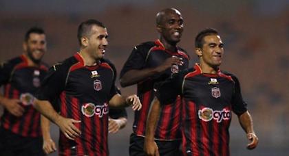 Έχει «γαντζωθεί» στην κορυφή