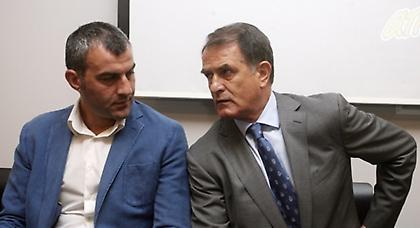 Τετ-α-τετ Μπάγεβιτς με Δέλλα