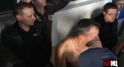 Έγδυσαν κι έδιωξαν τον προπονητή! (video)