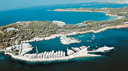 Οι μνηστήρες της αθηναϊκής Ριβιέρας