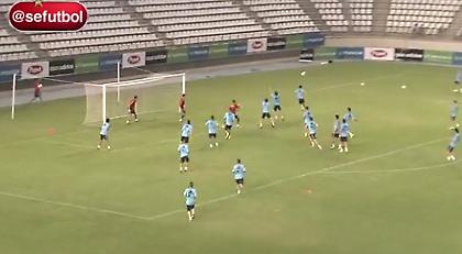 Όλη η ομάδα, εναντίον τριών γκολκίπερ (video)