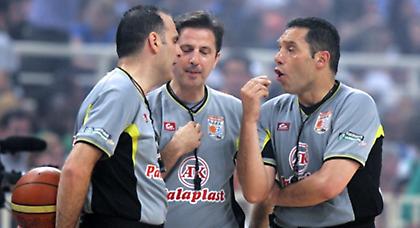 Το ξέσπασμα για τον μπασκετικό διαιτητή Τανατζή