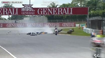 Τρομακτικό ατύχημα στο Moto2 (video)