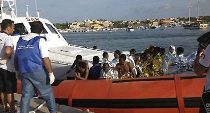 Νέο πλοίο με παράνομους μετανάστες στη Λαμπεντούζα