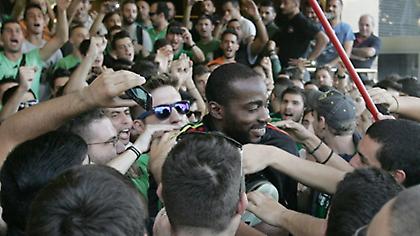 Στο Caravel με… σκούπες!