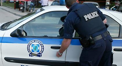 Έρευνα σε βίλα επιχειρηματία για όπλα σχετικά με τη Χρυσή Αυγή