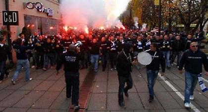 Χιλιάδες βόσνιοι στους δρόμους (pics)