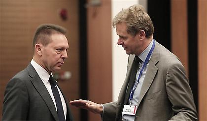 Τρόικα: Bρείτε 2 δισ. ευρώ με νέα μέτρα