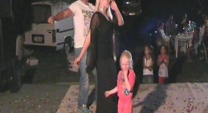 Βίντεο - ντοκουμέντο: Η μικρή Μαρία χορεύει σε γλέντι των Ρομά