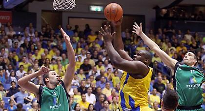 Με τα χίλια ζόρια η Μακάμπι