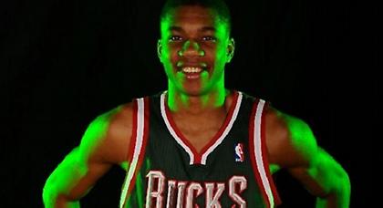 Αντετοκούνμπο: «Δεν με αγγίζουν όσα λένε»