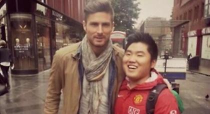 «Την έπεσε» σε οπαδό της Γιουνάιτεντ ο Ζιρού!