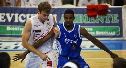 Φόρεσαν... Αρμάνι στον Ζούρο!