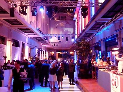 Καμπαρέ, πασαρέλα, σκίτσο και κρασί στα 80 χρόνια της Air France στην Ελλάδα