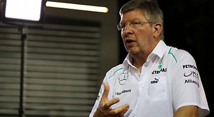 Κοντά στην πόρτα της εξόδου ο Μπρον