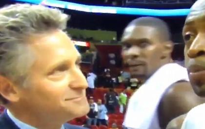 Ο Κρις Μπος κάνει διπλό video-bomb