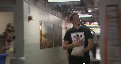 Ο γορίλας των Σανς σκορπά τρόμο (video)