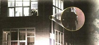 Στο μικροσκόπιο πιθανή φωτογραφία με το δράστη της εκτέλεσης