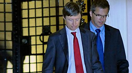 Ανήσυχη για το «αντάρτικο» των βουλευτών και τις δολοφονίες γυρίζει η Τρόικα