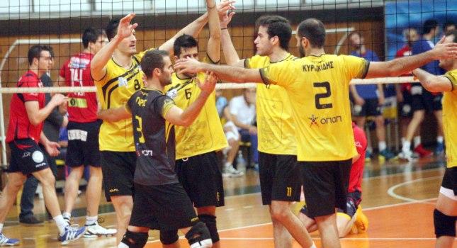 Την διέλυσε στο τάι μπρέικ