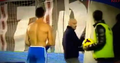 Πήρε τη φανέλα του Ρονάλντο και την ανάγκασαν να την πετάξει