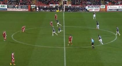 Μην τον νευριάζετε. Θα το βάλει… απ’ τη σέντρα! (video)