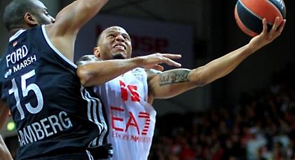 Φόρεσε... τα καλά της η Αρμάνι!