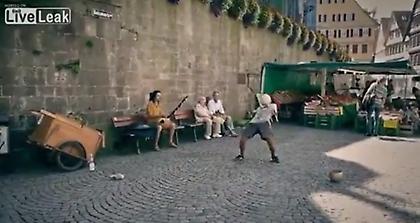 Τα κάνουν αυτά ο Μέσι και ο Κριστιάνο; (video)